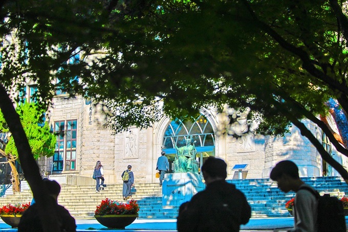 ▲ 경희사이버대학교는 스마트건축공학과·AI기계제어공학과·전자정보공학과 2개 학과 신설을 통해 디지털 전환(DX), 인공지능 전환(AX), 스마트시티·친환경 건축 설계 및 시공, 지능형 기계·모빌리티, 로봇, 데이터 기반 제어기술 등 산업 구조의 빠른 변화에 맞추어 AI시대에 대응하는 공학 전문 인재를 양성한다.